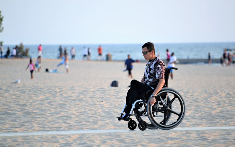 Access walkway to the beach with wheelchair user (Playa de Muro)
