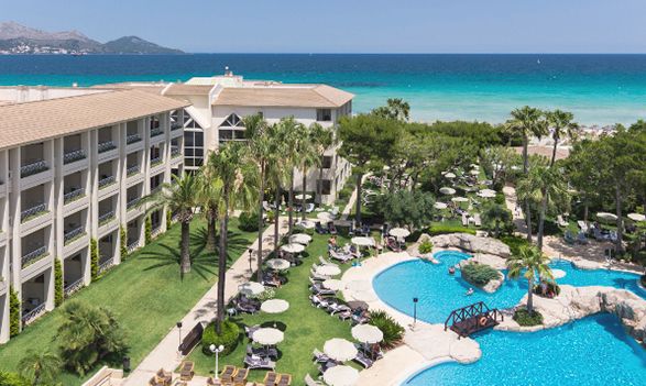 Jardines y piscinas del Grupotel Parc natural&Spa